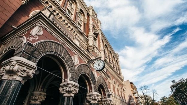 Частные переводы в Украину выросли на четверть