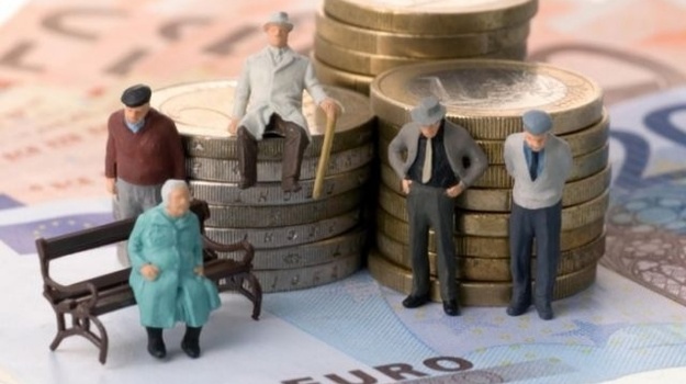Пенсионный фонд сделал работающим пенсионерам денежный подарок