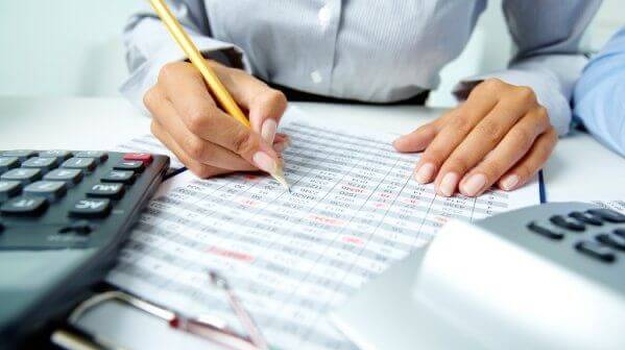 Accounting outsourcing vs. in-house accountant: which is more profitable?